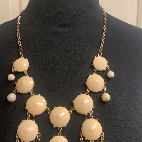 Cream and gold necklace - Picture 7 of 10